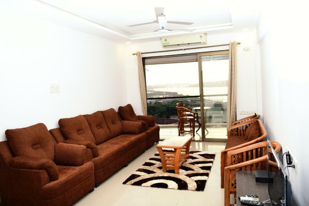 3 Bhk Apartment With River View 帕纳吉 外观 照片