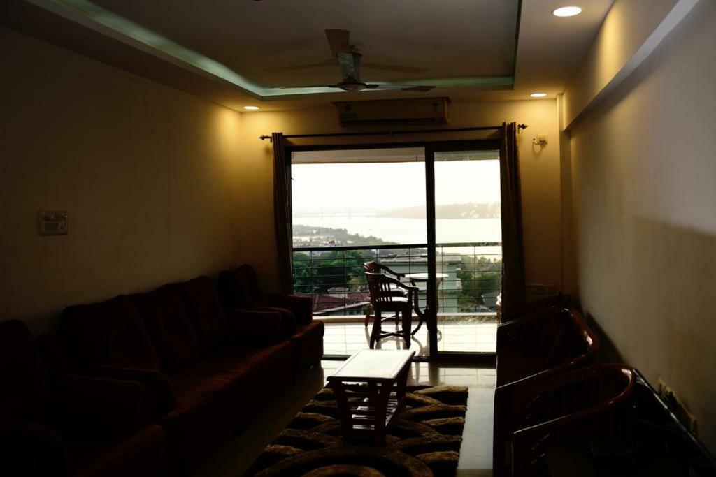 3 Bhk Apartment With River View 帕纳吉 外观 照片